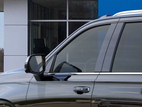 New 2026 Chevrolet Suburban Premier image 12