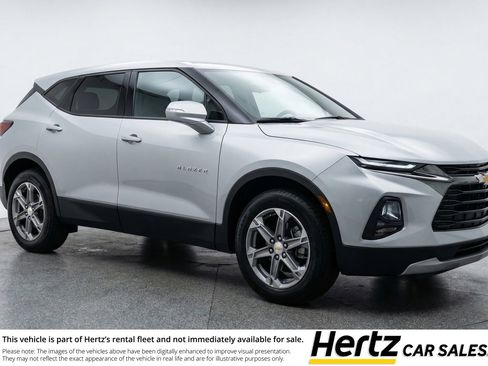 Used 2025 Chevrolet Blazer LT FWD image 1