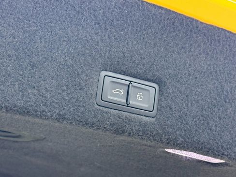 Used 2020 Lamborghini Urus image 43