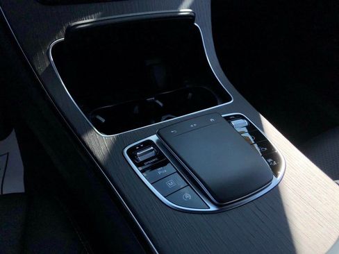 Used 2022 Mercedes-Benz GLC 300 4MATIC w/ Premium Package Lite image 31