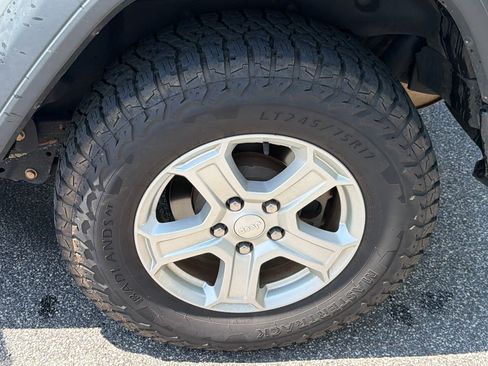 Used 2018 Jeep Wrangler Sport AWD/4WD image 12