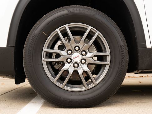 Used 2025 GMC Acadia Elevation image 14