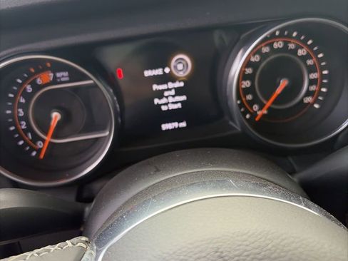Used 2018 Jeep Wrangler Unlimited Sahara AWD/4WD image 9