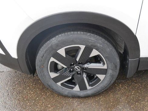 Certified 2025 Nissan Kicks SV image 9