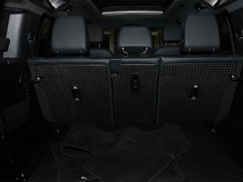 Used 2023 Land Rover Defender 110 X-Dynamic SE AWD/4WD image 23