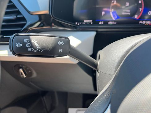 Certified 2025 Volkswagen Taos S FWD image 17