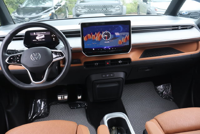 Certified 2025 Volkswagen ID. Buzz Pro S Plus AWD/4WD image 18