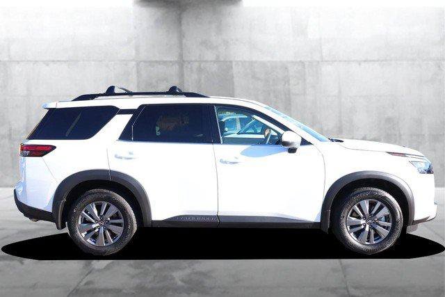 Certified 2025 Nissan Pathfinder SV w/ SV Premium Package FWD image 5
