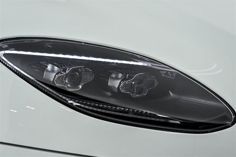 Used 2019 Aston Martin DBS Superleggera RWD image 4