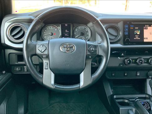 Used 2016 Toyota Tacoma TRD Sport w/ Towing Package image 5