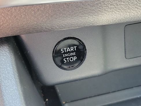 Used 2025 Nissan Rogue SV FWD image 29