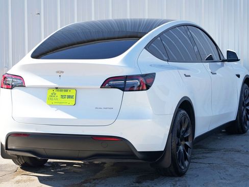 Used 2022 Tesla Model Y Long Range image 52