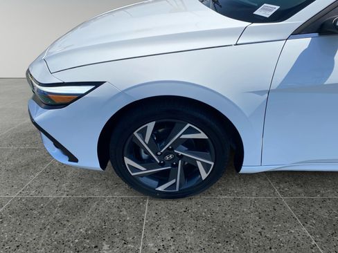 Used 2025 Hyundai Elantra SEL FWD image 14