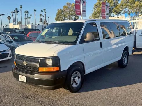 Used 2017 Chevrolet Express 2500 RWD image 2