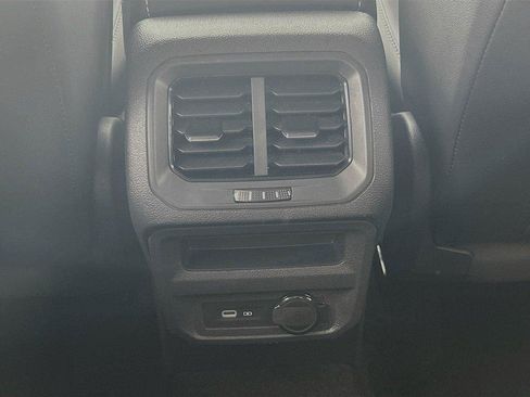 Certified 2024 Volkswagen Tiguan SE w/ Panoramic Sunroof Package AWD/4WD image 25