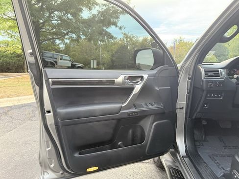 Used 2023 Lexus GX 460 Premium image 17