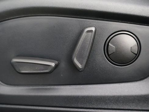 Used 2022 Ford Explorer XLT image 26