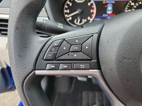 Used 2025 Nissan Altima 2.5 SV FWD image 18