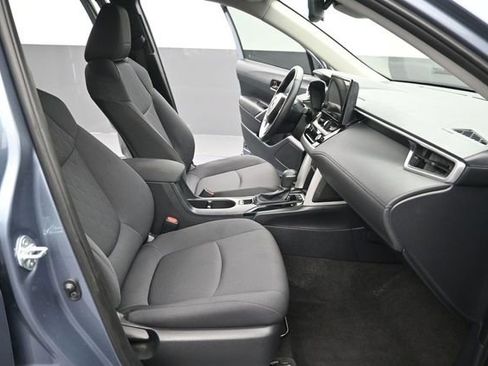 Used 2024 Toyota Corolla Cross LE FWD image 14