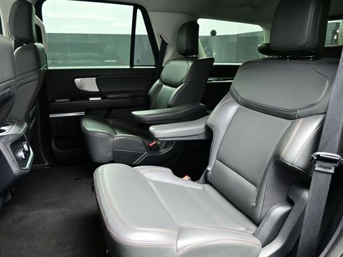 Used 2025 Ford Expedition Active image 11