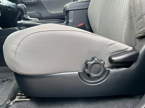 Used 2022 Toyota Tacoma SR image 13