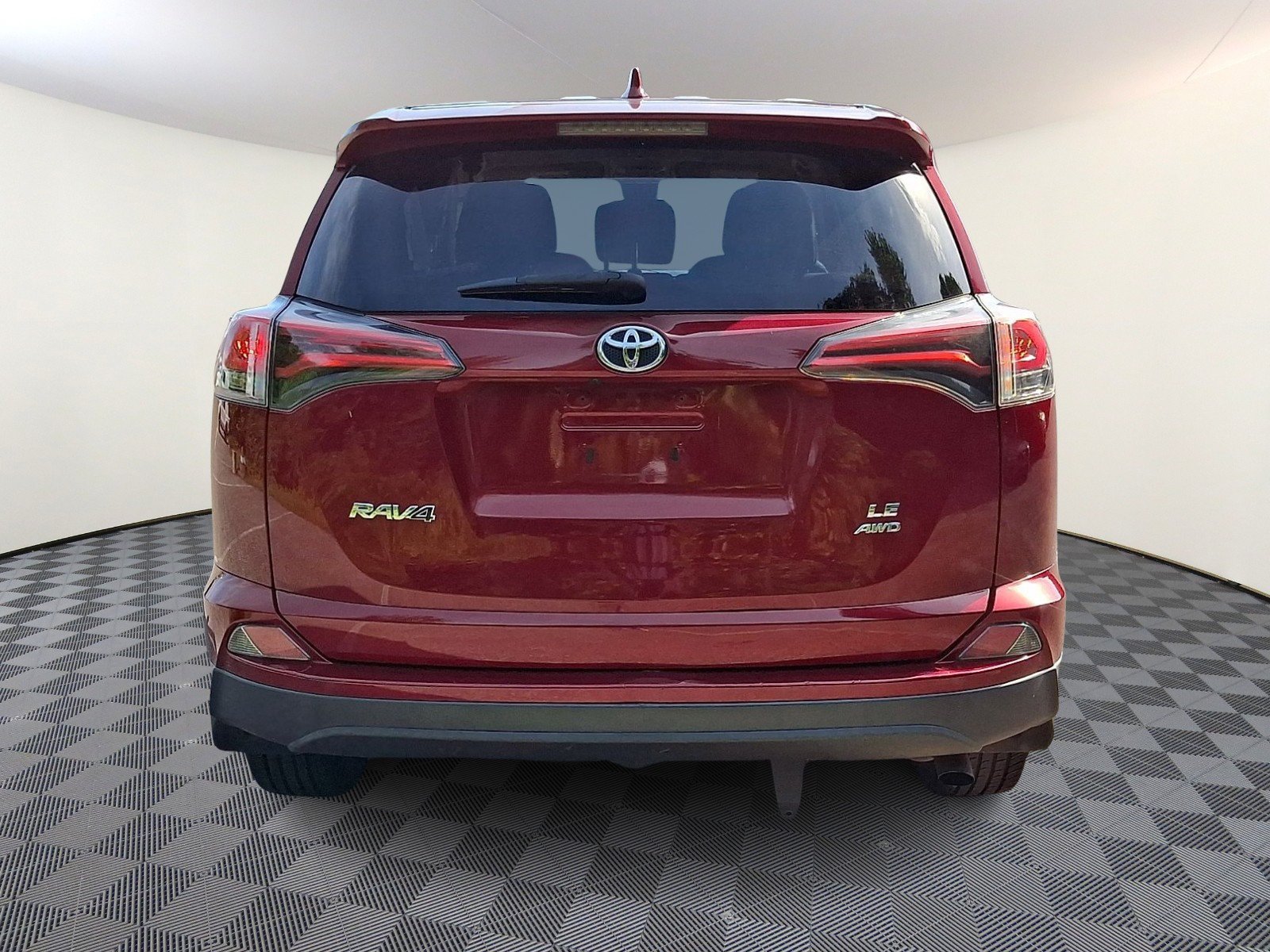 Used 2018 Toyota RAV4 LE w/ All Weather Liner Package AWD/4WD image 5