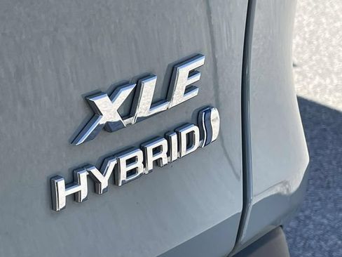 Used 2023 Toyota RAV4 XLE AWD/4WD image 12