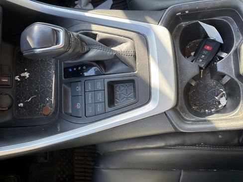 Used 2021 Toyota RAV4 XLE Premium image 9