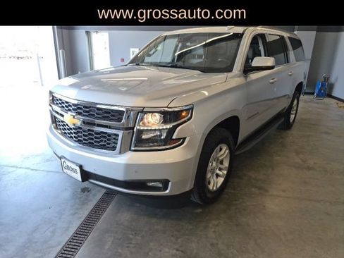 Used 2018 Chevrolet Suburban LT w/ Luxury Package AWD/4WD image 5