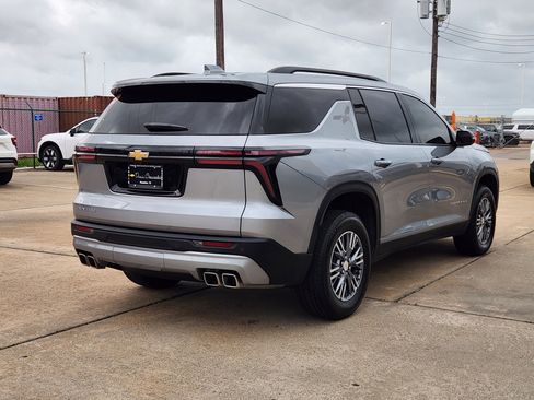 Certified 2025 Chevrolet Traverse LT FWD image 6