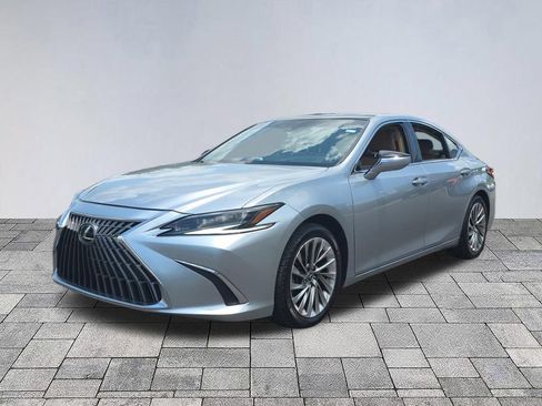 Used 2022 Lexus ES 350 Ultra Luxury w/ Accessory Package 2 FWD image 3