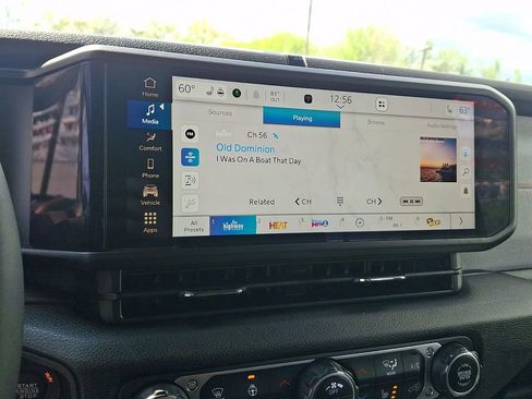 Used 2024 Jeep Wrangler Unlimited image 18