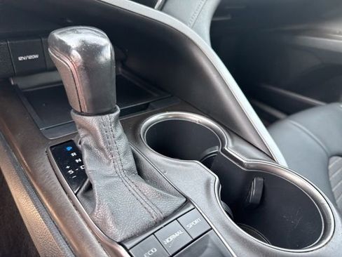 Used 2022 Toyota Camry SE FWD image 16