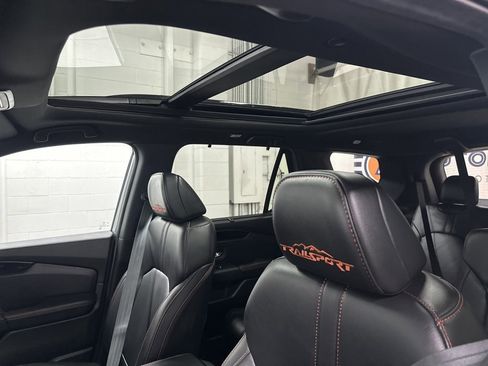 Used 2025 Honda Pilot TrailSport image 21