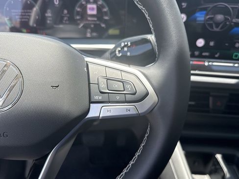 New 2026 Volkswagen Tiguan SE FWD image 15