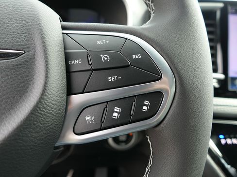 New 2026 Chrysler Pacifica Select FWD image 12