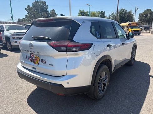 Used 2024 Nissan Rogue S AWD/4WD image 4
