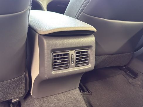 Used 2018 Toyota Camry XLE FWD image 27