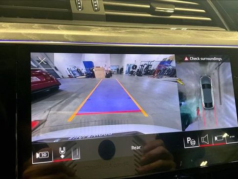 Used 2024 Audi Q8 e-tron Prestige w/ Prestige Package image 21