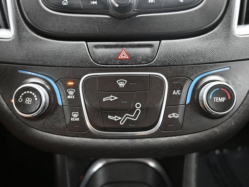 Used 2018 Chevrolet Malibu LT FWD image 16