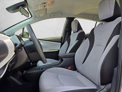 Used 2022 Toyota Prius LE FWD image 10