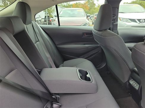 Used 2025 Toyota Corolla LE image 28