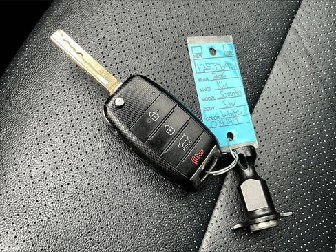 Used 2016 Kia Sorento EX image 11