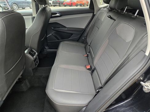 Used 2024 Volkswagen Taos SE image 10