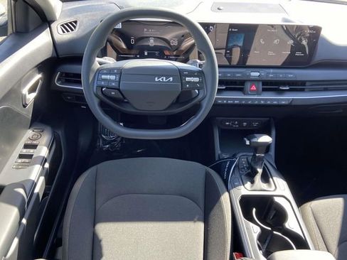 New 2026 Kia K4 FWD image 9