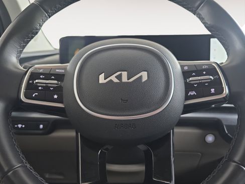 Used 2025 Kia Carnival image 10
