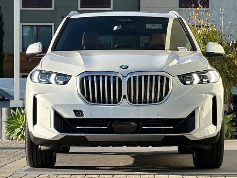 New 2026 BMW X5 xDrive40i w/ Premium Package image 8