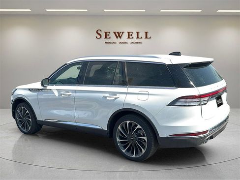 Used 2025 Lincoln Aviator Reserve w/ Equipment Group 201A image 3