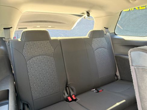 Used 2016 GMC Acadia SLE image 18