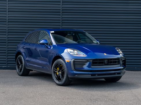 Used 2023 Porsche Macan AWD/4WD image 10